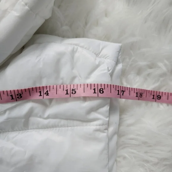 Daisy Crop Zip Up Puffer Vest. Size Medium. New. Open sides that tie. - Picture 4 of 7